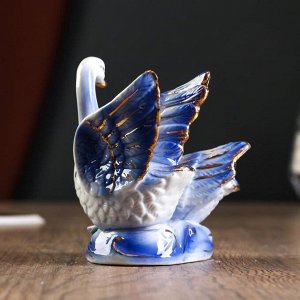 Сувенир под фарфор "2 лебедя с цветком", бело - синие