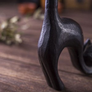 Сувенир «Кошка под кольца чёрная выгнутая», 15x3x25 см, дерево