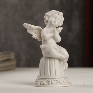 Сувенир полистоун "Белоснежный ангелочек на колокольчике" 8х4,2х4 см
