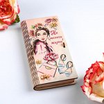 Конверт деревянный с печатью &quot;На мелочи жизни!&quot; девушка 4803481