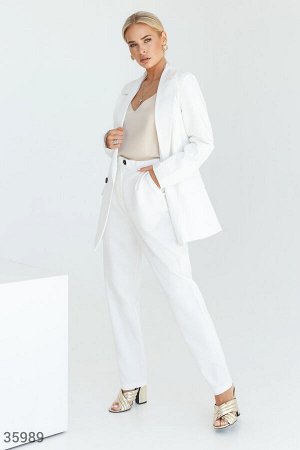 Стильный белый костюм с брюками