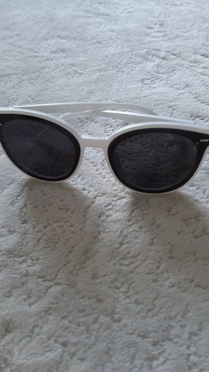 Солнце защитные очки Dream Glasses. Отличаются своей легкостью и прочностью. Линза не искажает изображение