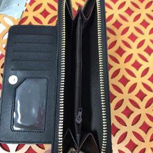 Полноразмерный женский кошелек Squirt из матовой эко-кожи черного цвета.