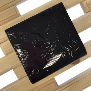 Стильный кошелек So_Cossni из лаковой натуральной кожи  чёрного цвета.
