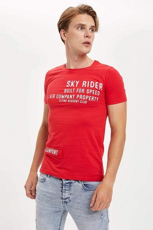 футболка Размеры модели: рост: 1,89 грудь: 98 талия: 76 бедра: 96 Надет размер: M Хлопок 100%