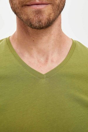 Футболка Материал- Размеры модели: рост: 1,88 грудь: 106 талия: 85 бедра: 99 Надет размер: M   Хлопок  100%