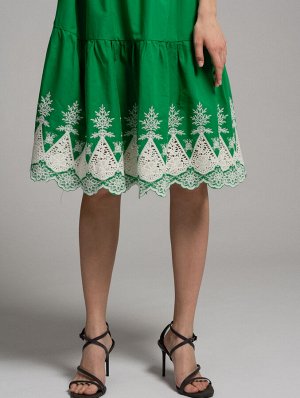 Платье 2-х ярусное платье из хлопка с шитьем по низу изделия, на одно плечо и декоративной отлетной деталью на другое, нагрудными вытачками и коротким втачным рукавом.
Состав100% хлопок
ЦветЗеленый