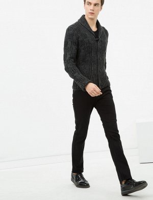 Джинсы %76 Pamuk, %22 Polyester, %2 Elastan

Model Bilgileri:

Boy: 189 cm, Gs: 99, Bel: 75, Kala: 99
Modelin Bedeni: 27/32