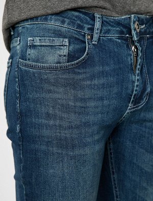 Джинсы %99 Cotton, %1 Elastan

Model Bilgileri:

Boy: 188 cm, Gs: 99, Bel: 75, Kala: 95
Modelin Bedeni: 27/32
Полуобхват по поясу - 41 см (82см в обхвате) в спокойном состоянии, легко растягивается до
