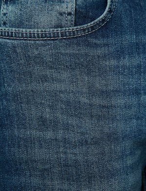 Джинсы %99 Cotton, %1 Elastan

Model Bilgileri:

Boy: 188 cm, Gs: 99, Bel: 75, Kala: 95
Modelin Bedeni: 27/32
Полуобхват по поясу - 41 см (82см в обхвате) в спокойном состоянии, легко растягивается до