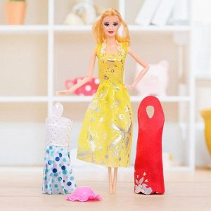Кукла модель шарнирная «Оля» с набором платьев, с аксессуаром, МИКС