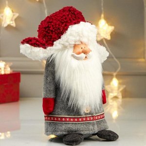 Кукла интерьерная &quot;Дедушка Мороз в серой шубе и красной шапке-ушанке&quot; 26х14х18 см