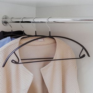 Вешалка-плечики для одежды с перекладиной Доляна, размер 44-46, антискользящее покрытие, дугообразная, цвет чёрный