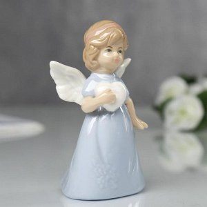 Сувенир "Ангел в голубом платьице с сердечком"