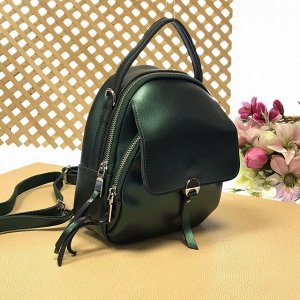 Миниатюрный сумка-рюкзачок Zain из качественной натуральной кожи цвета изумрудного перламутра.