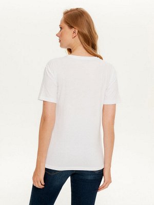 Футболка Тип товара: Футболки; боди и Mайки
РАЗМЕР: L, M, S, XL, XXL;
ЦВЕТ: Optic White
СОСТАВ: Основной материал: 100% Хлопок