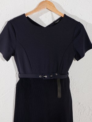 Комплект Тип товара: Платья
РАЗМЕР: L, M, S, XL, XXL;
ЦВЕТ: Dark Navy
СОСТАВ: Основной материал ПЛАТЬЕ: %23 Полиэстер %70 Вискон - вискоза %7 Эластан