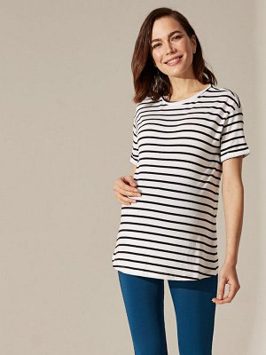 Футболка Тип товара: Футболки; боди и Mайки
РАЗМЕР: L;
ЦВЕТ: White Striped, Black Printed
СОСТАВ: Основной материал: 100% Хлопок