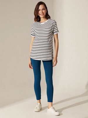 Футболка Тип товара: Футболки; боди и Mайки
РАЗМЕР: L;
ЦВЕТ: White Striped, Black Printed
СОСТАВ: Основной материал: 100% Хлопок