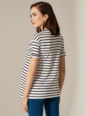 Футболка Тип товара: Футболки; боди и Mайки
РАЗМЕР: L;
ЦВЕТ: White Striped, Black Printed
СОСТАВ: Основной материал: 100% Хлопок