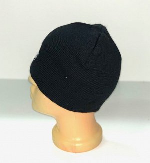 Шапка Черная шапка с цветной нашивкой  №174