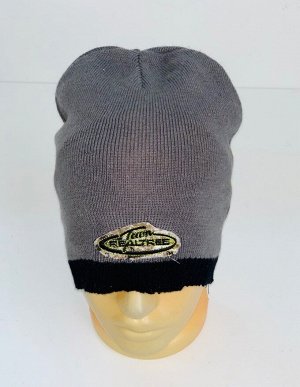 Серая шапка с нашивкой и черной каймой  №4188