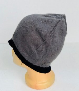 Шапка Серая шапка с нашивкой и черной каймой  №351