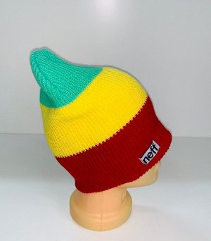 Трехцветная молодежная шапка  №1676