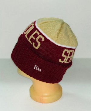 Бежево-бордовая шапка с нашивкой  №4148