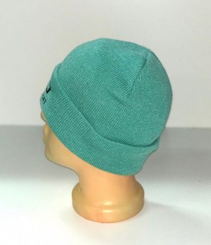 Светло-зеленая шапка с черной вышивкой  №4124