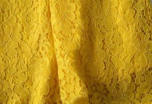 Гипюровое платье желтое