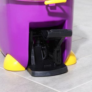 СИМА-ЛЕНД Набор для уборки: ведро на ножках с педальным отжимом и металлической центрифугой 8,5 л, швабра, запасная насадка из микрофибры, цвет МИКС