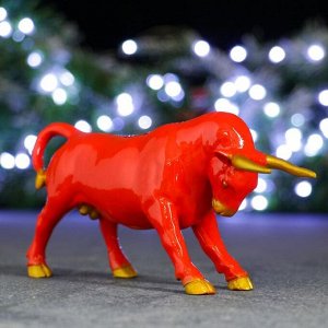 Фигура "Символ года: Атакующий бык" красный, 17х4,5х8см