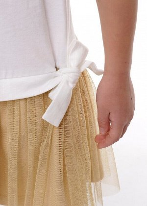 Платье Описание: Нарядное платье выполнено в сочетании полотен хлопка с лайкрой и юбки из сетки с блеском. Рукав колокос с открытым плечом и сборкой по верху. Линия талии занижена и подчеркнута притач