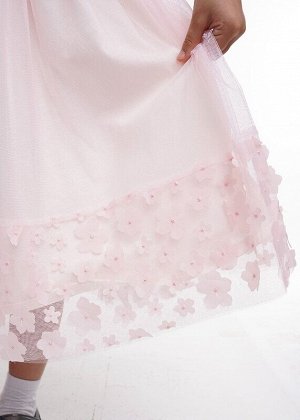 Платье Описание: Нарядное платье с пышной многослойной юбкой. Отделана модель трендовой фактурной сеткой 3D цветы. На талии декоративный широкий пояс с бантом из атласной ленты.
Цвет: св.розовый. 
Сос