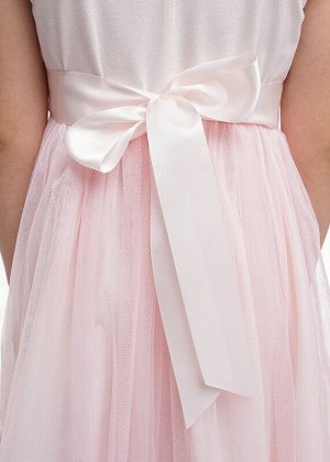 Платье Описание: Нарядное платье с пышной многослойной юбкой. Отделана модель трендовой фактурной сеткой 3D цветы. На талии декоративный широкий пояс с бантом из атласной ленты.
Цвет: св.розовый. 
Сос