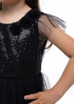 Платье Описание: Нарядное платье с пышной юбкой из сетки ярусами. Лиф из ткани в мелкие пайетки. Изящные рукава-крылышки и цветы на оплечье. Объем регулируется поясом.
Цвет: чёрный. 
Состав: 100% ПЭ