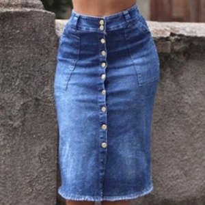 Юбка Джинсовая юбка — универсальный и практичный вариант. 
Она сочетается с одеждой любого стиля.
Материал - Джинс.