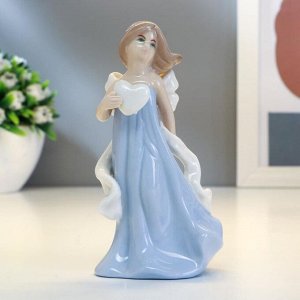 Сувенир керамика "Девочка в голубом платье с бантом и сердцем в руках" 11х6х4.3 см