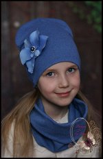 Шапочка удлинённая с орхидеей (св.джинс)