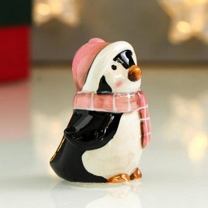 Сувенир керамика "Пингвин Лоло в розовом новогоднем колпаке и шарфике" 7х4,5х5,5 см