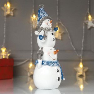 Сувенир полистоун "Снеговички в синих колпаках - пирамидка" 22,5х7,5х9,5 см