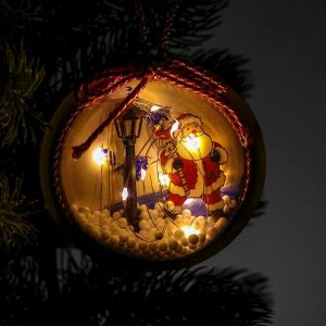 Новогодний шар с деревянной фигуркой и подсветкой «Дед Мороз и фонарь» 12х12 см