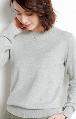 Женский пуловер светло серый