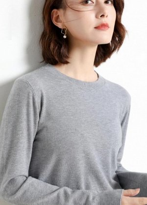 Женский пуловер серый
