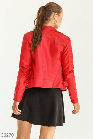 Кожаная куртка-косуха красного цвета