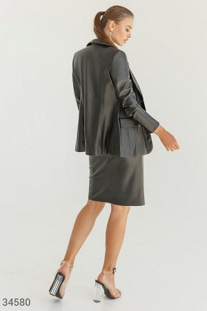 Однобортный женский пиджак
