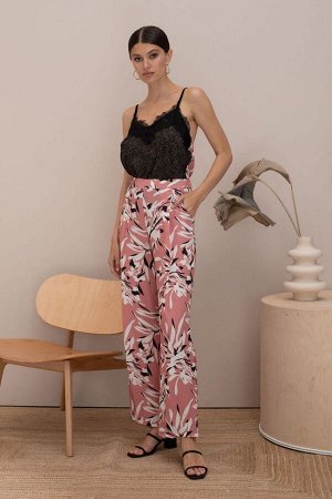 Костюм женский топ и брюки. Laete. Новый