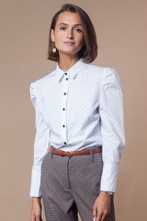 Блузка из хлопка с мелким рисунком и актуальными защипами по окату рукава.