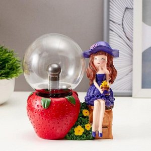 Плазменный шар "Девочка с клубничкой" 14х9х16 см
